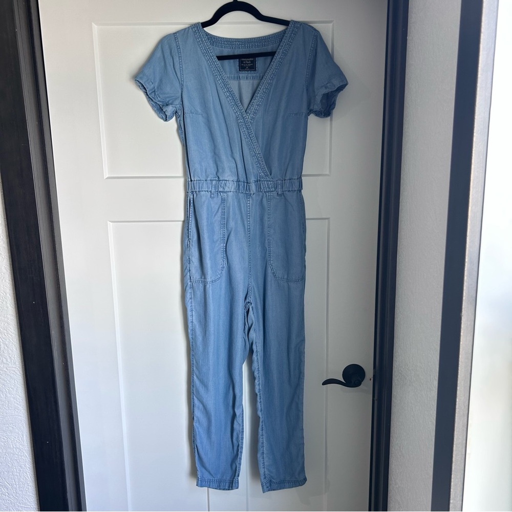 Abercrombie & Fitch Women’s Light Denim Jumpsuit Size Small